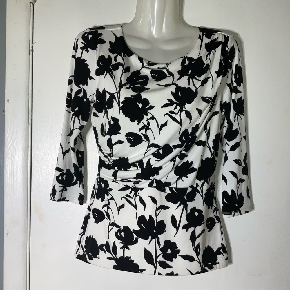 WHITE HOUSE BLACK MARKET B&W FLORAL CROSSOVER 3/4 SLEEVE SZ XS